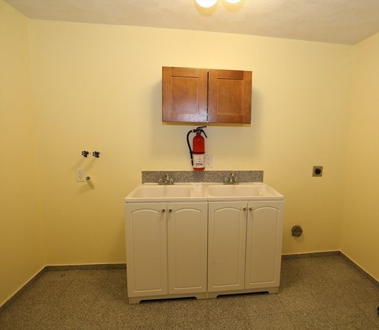 1 Piper Rd, Lexington, MA 02421