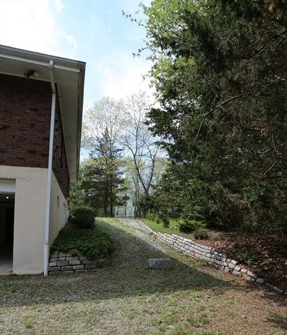 1 Piper Rd, Lexington, MA 02421