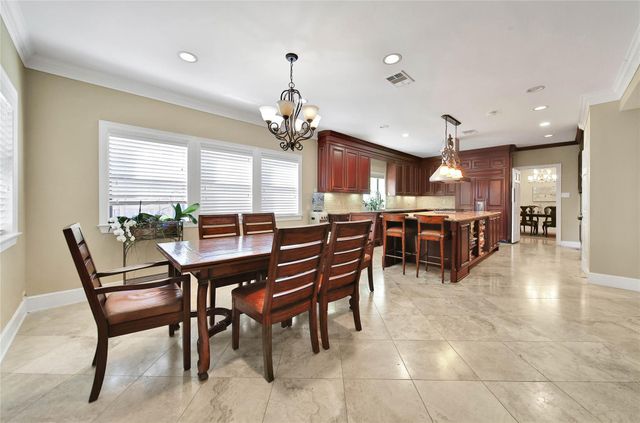 248 Bryn Mawr Circle, Hunters Creek Village, TX 77024