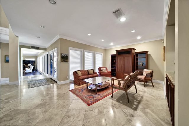 248 Bryn Mawr Circle, Hunters Creek Village, TX 77024