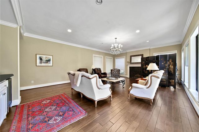 248 Bryn Mawr Circle, Hunters Creek Village, TX 77024