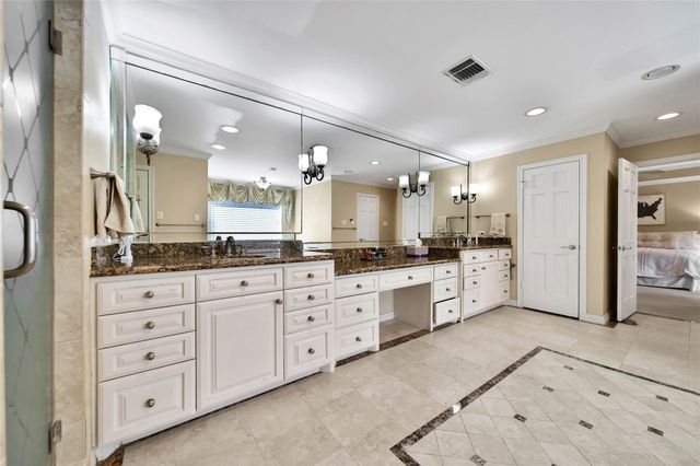 248 Bryn Mawr Circle, Hunters Creek Village, TX 77024