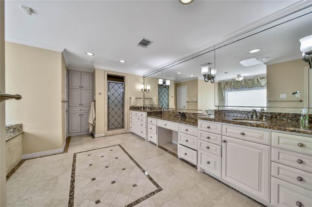 248 Bryn Mawr Circle, Hunters Creek Village, TX 77024