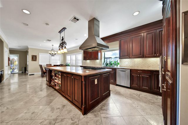 248 Bryn Mawr Circle, Hunters Creek Village, TX 77024