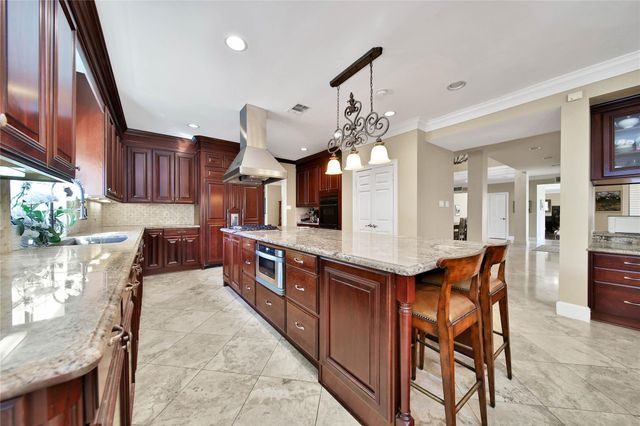 248 Bryn Mawr Circle, Hunters Creek Village, TX 77024