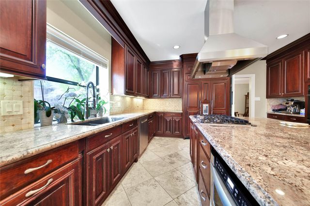 248 Bryn Mawr Circle, Hunters Creek Village, TX 77024