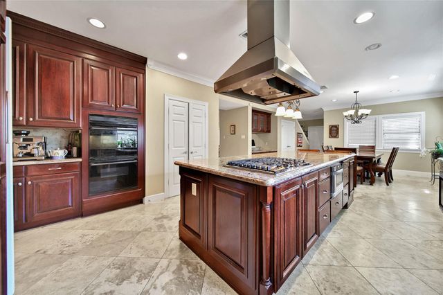 248 Bryn Mawr Circle, Hunters Creek Village, TX 77024