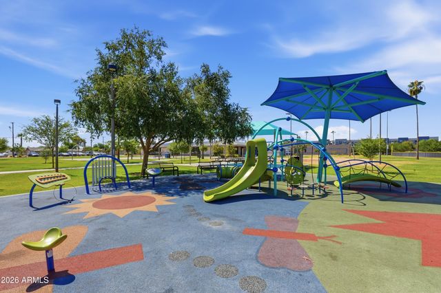 410 W PARKWAY Boulevard, Tempe, AZ 85281