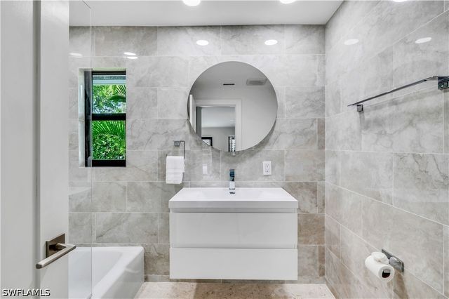 3777 Fountainhead LN, Naples, FL 34103