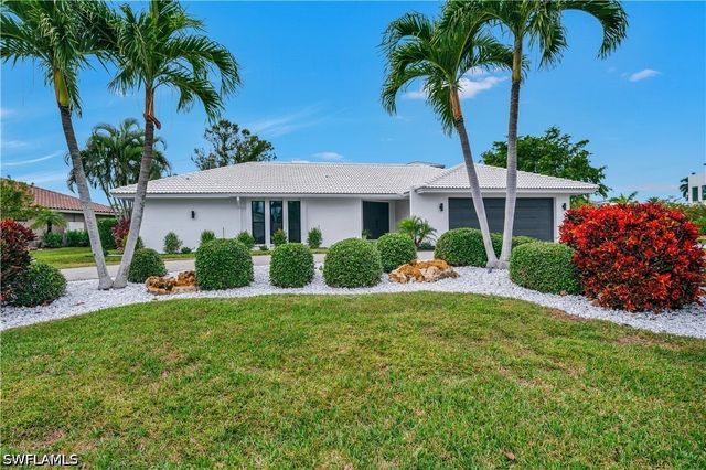 3777 Fountainhead LN, Naples, FL 34103