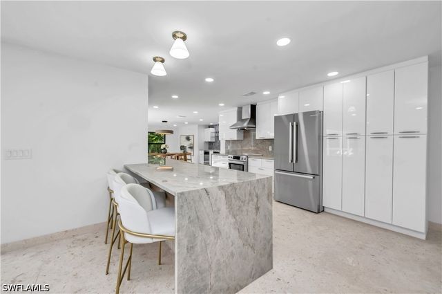 3777 Fountainhead LN, Naples, FL 34103