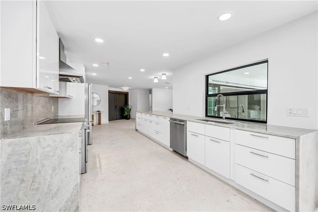 3777 Fountainhead LN, Naples, FL 34103