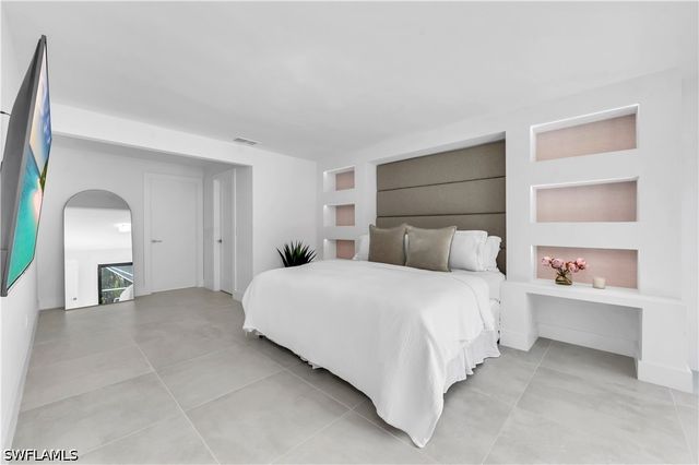 3777 Fountainhead LN, Naples, FL 34103