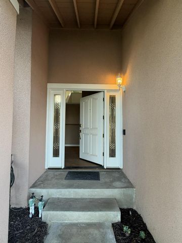 1425 Forest Dr, Turlock, CA 95380