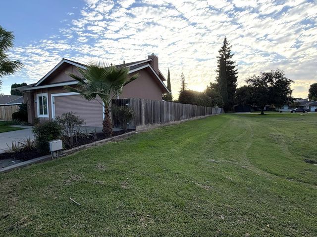 1425 Forest Dr, Turlock, CA 95380