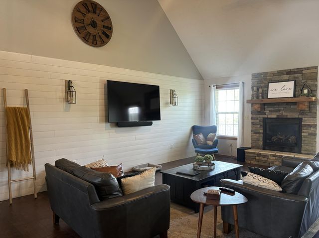 3504 N Ledgestone Drive, Ozark, MO 65721