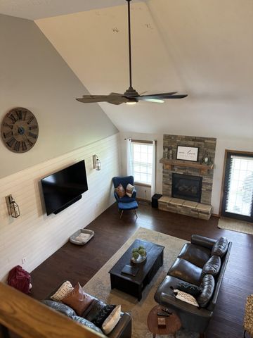 3504 N Ledgestone Drive, Ozark, MO 65721