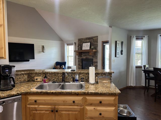 3504 N Ledgestone Drive, Ozark, MO 65721