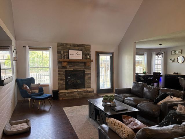 3504 N Ledgestone Drive, Ozark, MO 65721