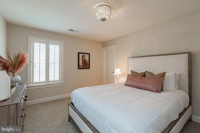 506 E DELP RD, Lancaster, PA 17601