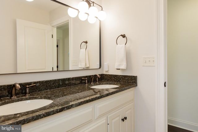 506 E DELP RD, Lancaster, PA 17601