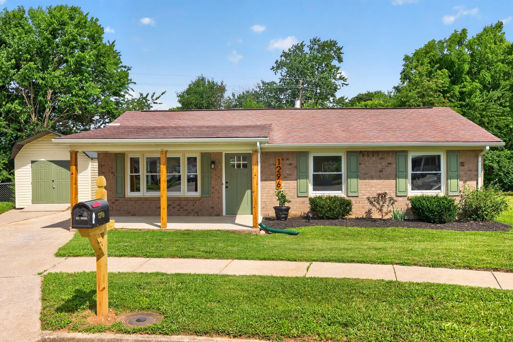 1296 Dorchester Drive, Georgetown, KY 40324