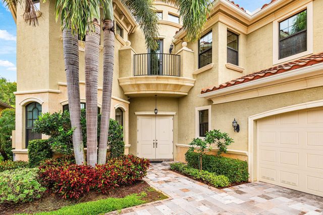 8748 Lewis River Road, Delray Beach, FL 33446