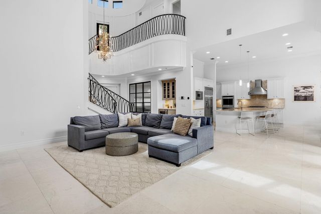 8748 Lewis River Road, Delray Beach, FL 33446