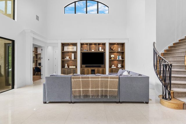 8748 Lewis River Road, Delray Beach, FL 33446