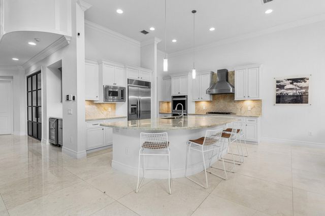8748 Lewis River Road, Delray Beach, FL 33446
