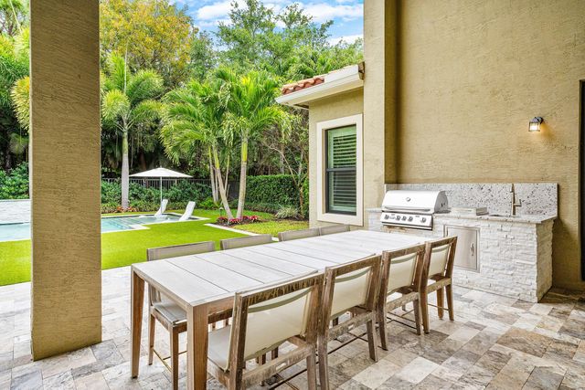 8748 Lewis River Road, Delray Beach, FL 33446