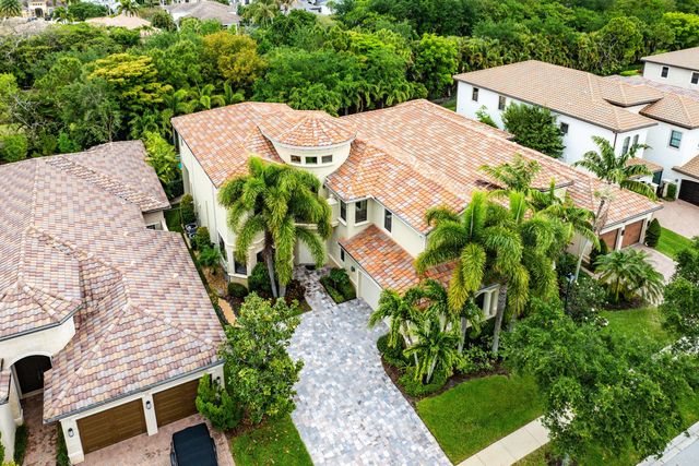 8748 Lewis River Road, Delray Beach, FL 33446