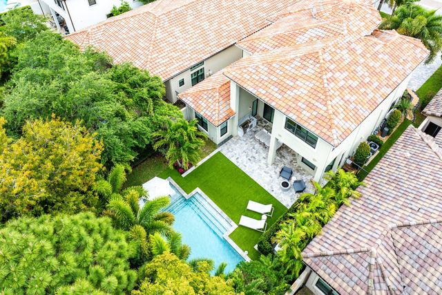 8748 Lewis River Road, Delray Beach, FL 33446