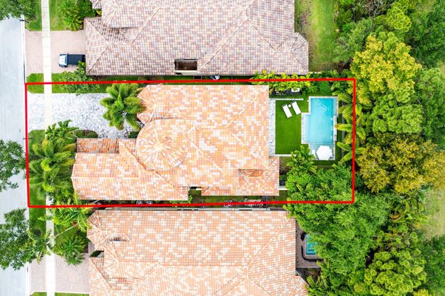 8748 Lewis River Road, Delray Beach, FL 33446
