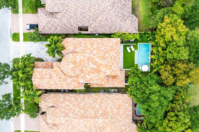 8748 Lewis River Road, Delray Beach, FL 33446