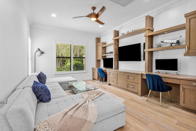 8748 Lewis River Road, Delray Beach, FL 33446