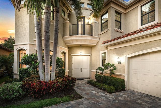 8748 Lewis River Road, Delray Beach, FL 33446