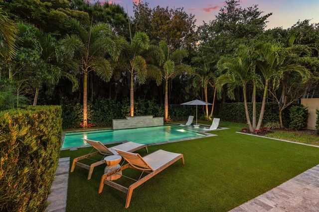 8748 Lewis River Road, Delray Beach, FL 33446
