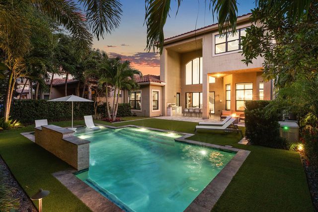 8748 Lewis River Road, Delray Beach, FL 33446