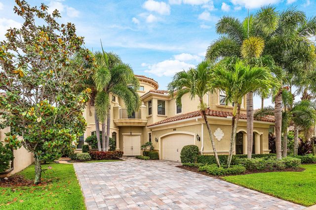 8748 Lewis River Road, Delray Beach, FL 33446
