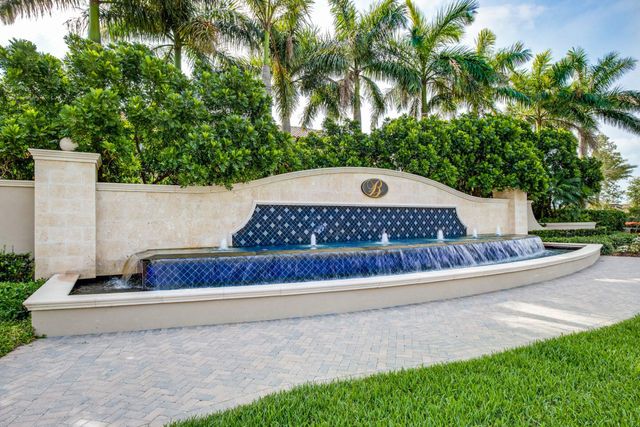 8748 Lewis River Road, Delray Beach, FL 33446