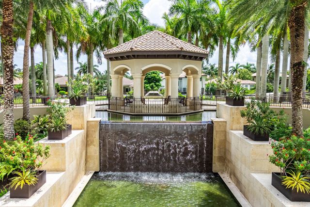 8748 Lewis River Road, Delray Beach, FL 33446