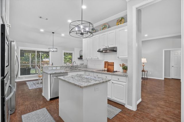 9216 Hanging Moss Drive, Granbury, TX 76049