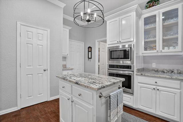 9216 Hanging Moss Drive, Granbury, TX 76049