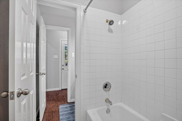 9216 Hanging Moss Drive, Granbury, TX 76049