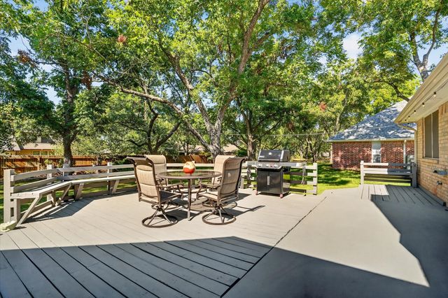 9216 Hanging Moss Drive, Granbury, TX 76049