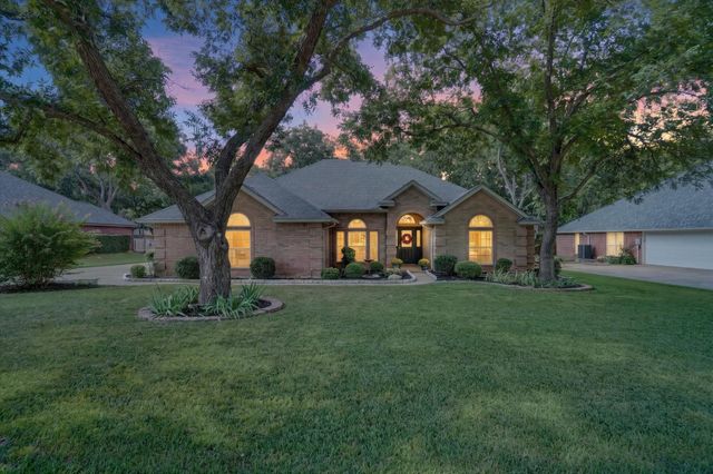 9216 Hanging Moss Drive, Granbury, TX 76049