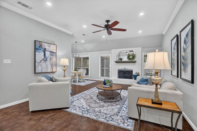 9216 Hanging Moss Drive, Granbury, TX 76049
