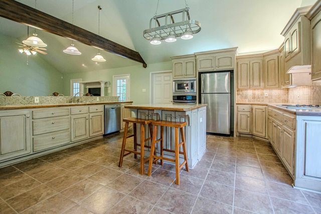 1610 Vanderbuilt Circle, Benton, AR 72015