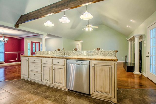 1610 Vanderbuilt Circle, Benton, AR 72015